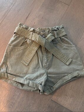 Abercrombie High-Waist Paperbag Khaki Women's Shorts with Belt